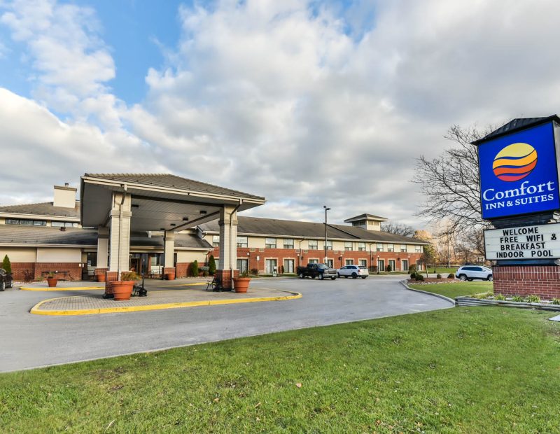 Comfort Inn & Suites Windsor Exterior